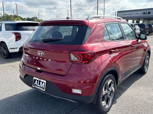 2025 Hyundai VENUE SEL
