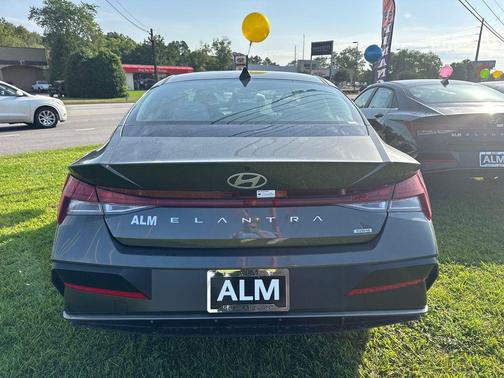 2025 Hyundai ELANTRA HEV Limited