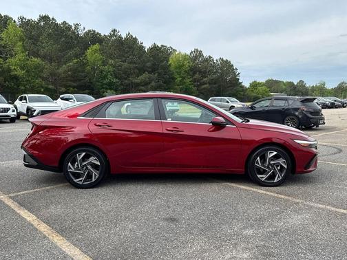 2025 Hyundai ELANTRA Limited