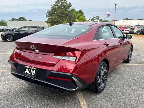 2025 Hyundai ELANTRA Limited