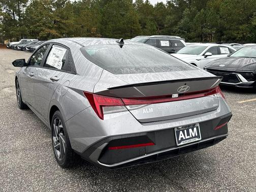 2025 Hyundai ELANTRA HEV SEL Sport