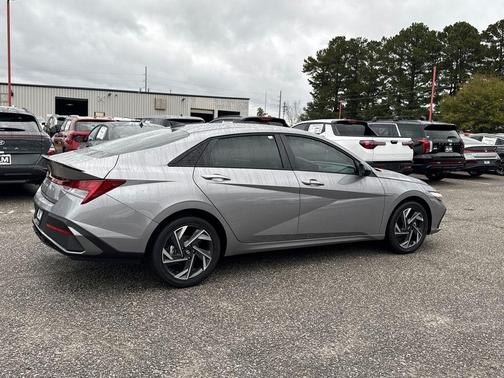 2025 Hyundai ELANTRA HEV SEL Sport