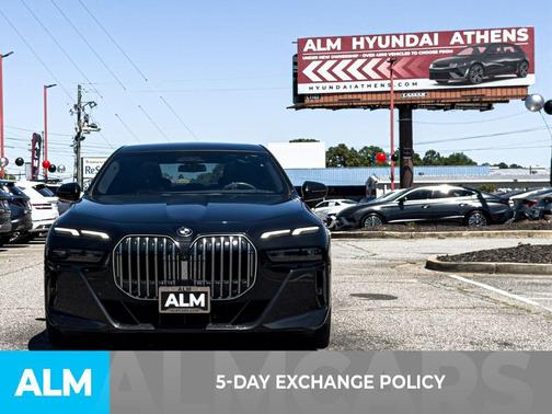 Black Sapphire Metallic 2023 BMW 740 i