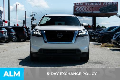 2024 Nissan Pathfinder SV