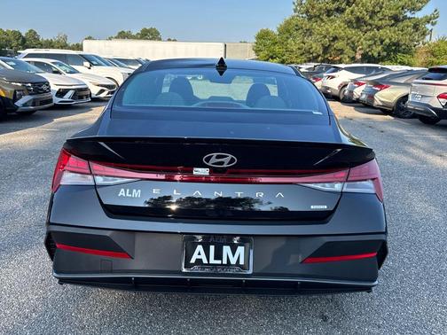 2025 Hyundai ELANTRA HEV SEL Sport