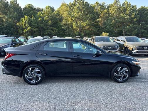 2025 Hyundai ELANTRA HEV SEL Sport