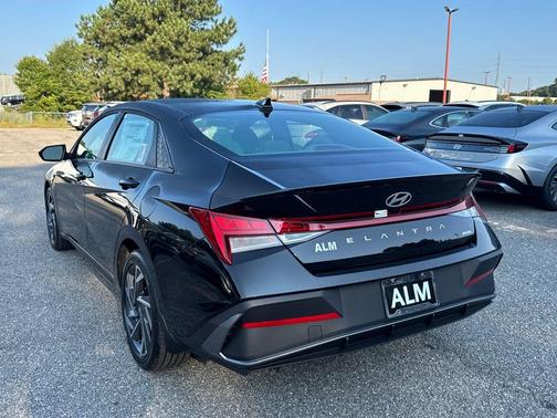 2025 Hyundai ELANTRA HEV SEL Sport