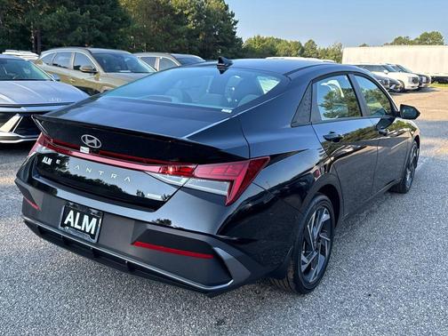 2025 Hyundai ELANTRA HEV SEL Sport