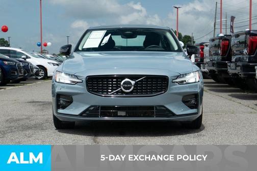 2024 Volvo S60 B5 Core Dark Theme