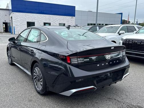 2025 Hyundai SONATA Hybrid SEL