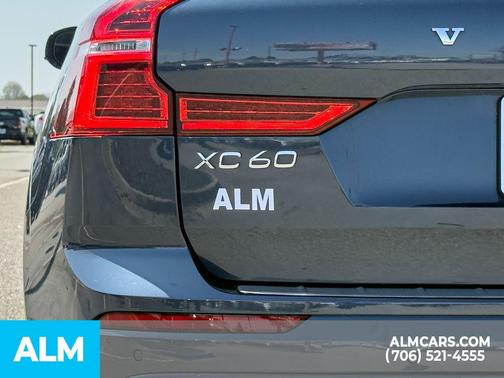 2023 Volvo XC60 B5 Ultimate Bright Theme