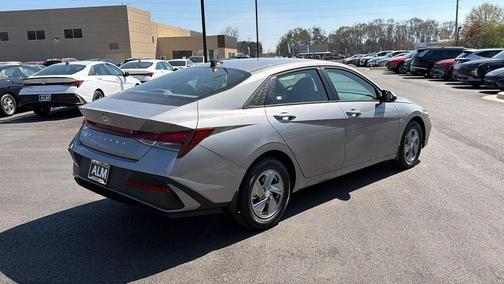 Metal 2026 Hyundai ELANTRA SE