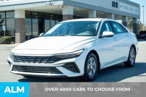 2025 Hyundai ELANTRA SE