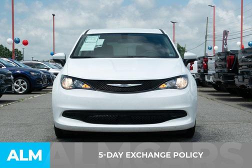 2022 Chrysler Voyager LX