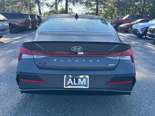 2025 Hyundai ELANTRA HEV SEL Sport
