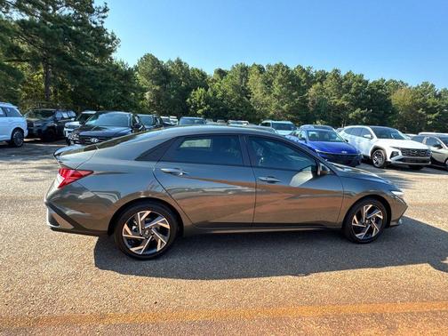 2025 Hyundai ELANTRA HEV SEL Sport