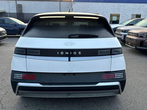 2025 Hyundai IONIQ 5 SE