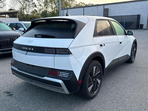 2025 Hyundai IONIQ 5 SE