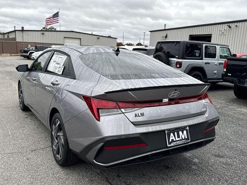 2025 Hyundai ELANTRA HEV SEL Sport