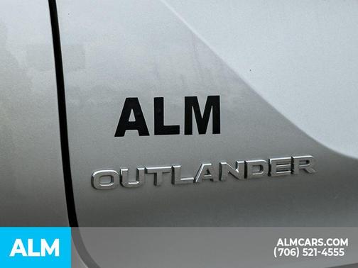 Silver 2025 Mitsubishi Outlander SE