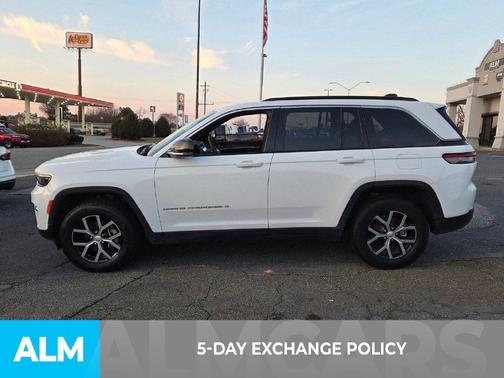 Bright White Clearcoat 2024 Jeep Grand Cherokee Limited