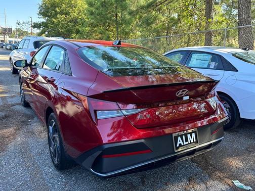 2025 Hyundai ELANTRA SEL Sport