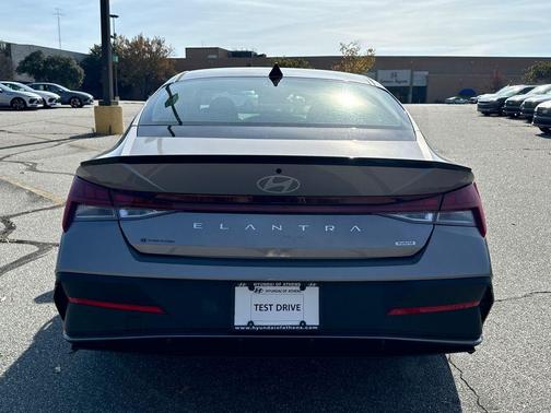 2025 Hyundai ELANTRA HEV SEL Sport
