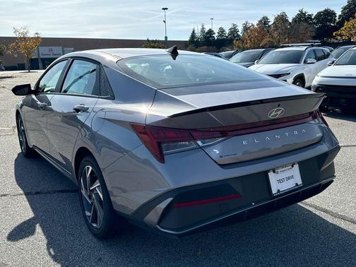 2025 Hyundai ELANTRA HEV SEL Sport