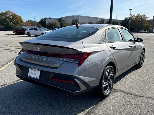 2025 Hyundai ELANTRA HEV SEL Sport