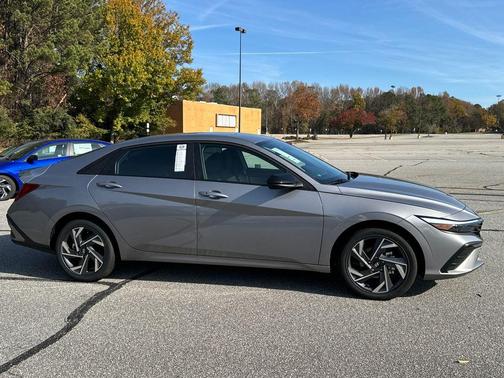2025 Hyundai ELANTRA HEV SEL Sport