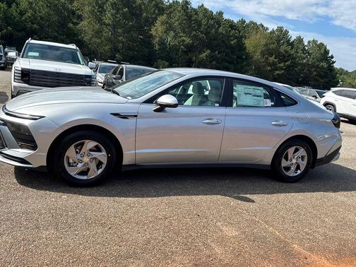 2025 Hyundai SONATA SE