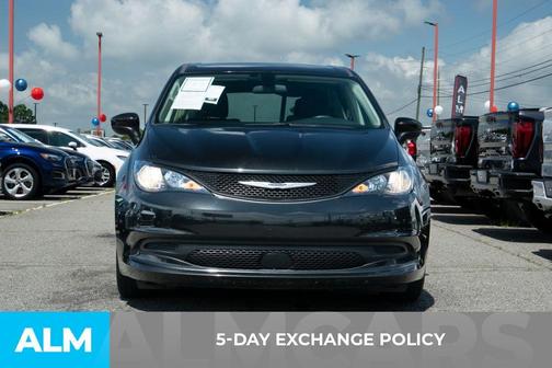 2022 Chrysler Voyager LX