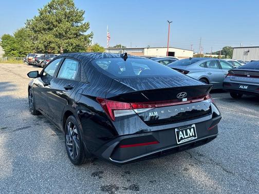 2025 Hyundai ELANTRA HEV SEL Sport