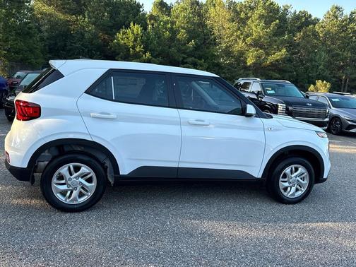 2025 Hyundai VENUE SE