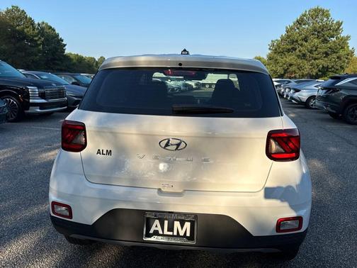 2025 Hyundai VENUE SE