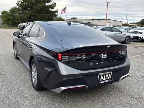 2025 Hyundai SONATA SE