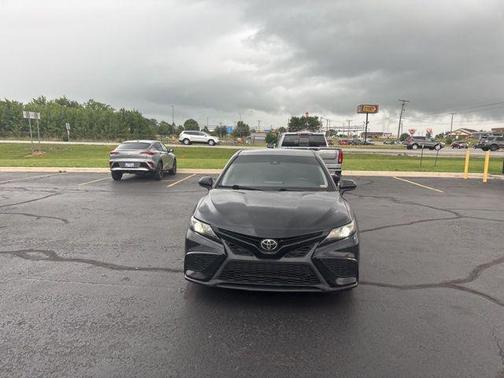 Midnight Black Metallic 2021 Toyota Camry SE