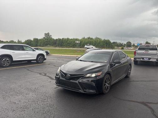Midnight Black Metallic 2021 Toyota Camry SE
