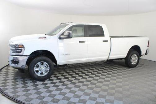 2025 RAM 2500 Big Horn Crew Cab 4x4 8' Box