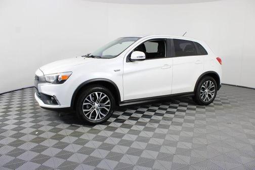 Diamond White Pearl 2016 Mitsubishi Outlander Sport 2.0 ES