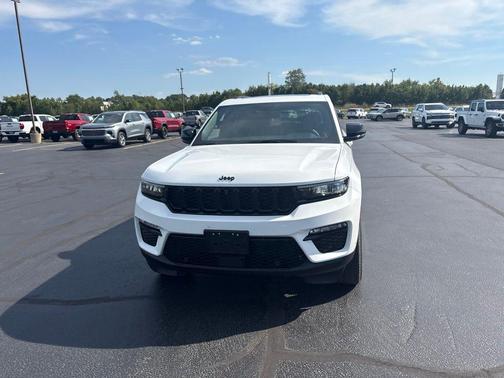 Bright White Clearcoat 2025 Jeep Grand Cherokee Limited