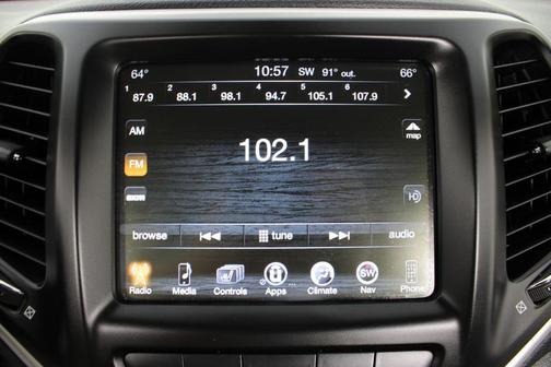 Granite Crystal Metallic Clearcoat 2014 Jeep Cherokee Trailhawk