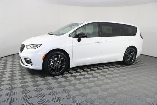 2026 Chrysler Pacifica L
