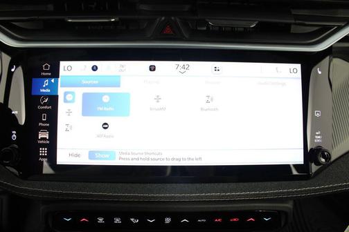 Diamond Black Crystal Pearlcoat 2026 Jeep Cherokee Laredo