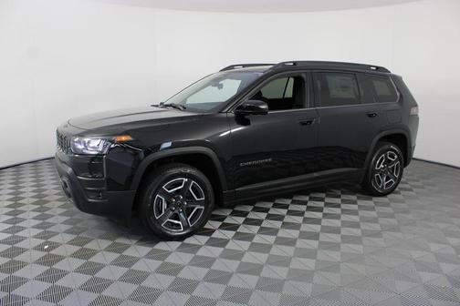 Diamond Black Crystal Pearlcoat 2026 Jeep Cherokee Laredo