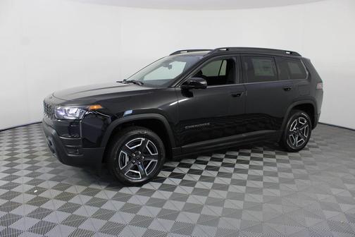 Diamond Black Crystal Pearlcoat 2026 Jeep Cherokee Laredo
