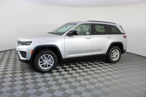 Silver Zynith 2026 Jeep Grand Cherokee Laredo