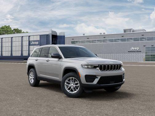Silver Zynith 2026 Jeep Grand Cherokee Laredo