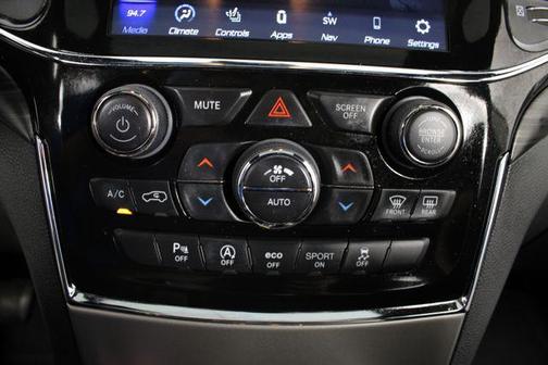 Bright White Clearcoat 2022 Jeep Grand Cherokee Laredo