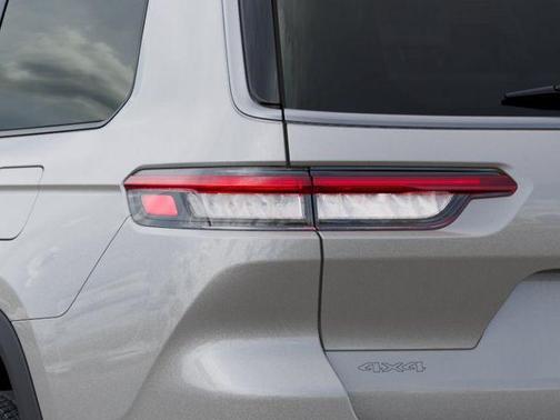 Silver Zynith 2026 Jeep Grand Cherokee Limited